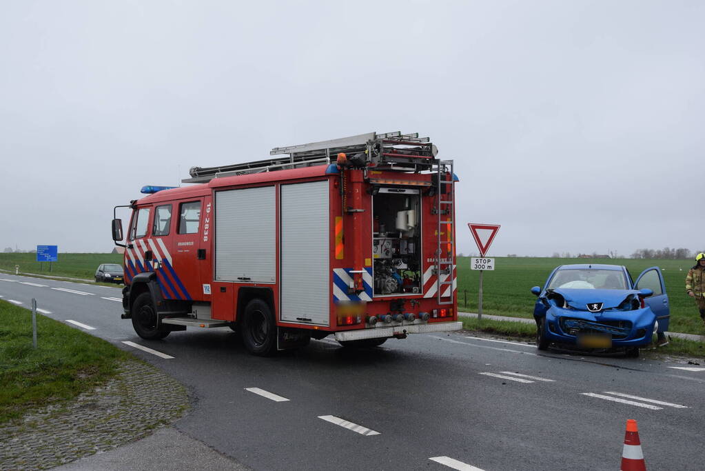 Gewonden bij flinke botsing op kruising