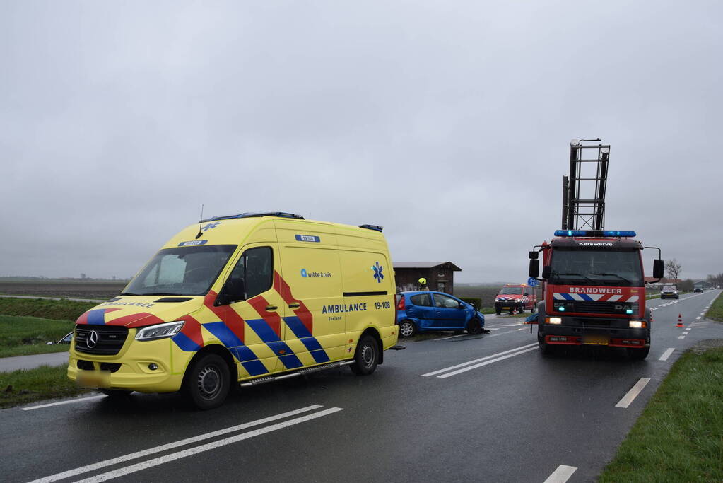 Gewonden bij flinke botsing op kruising