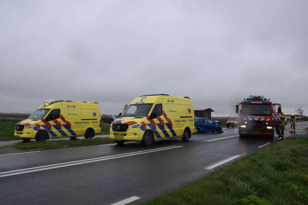 Gewonden bij flinke botsing op kruising