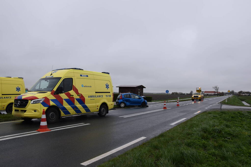 Gewonden bij flinke botsing op kruising