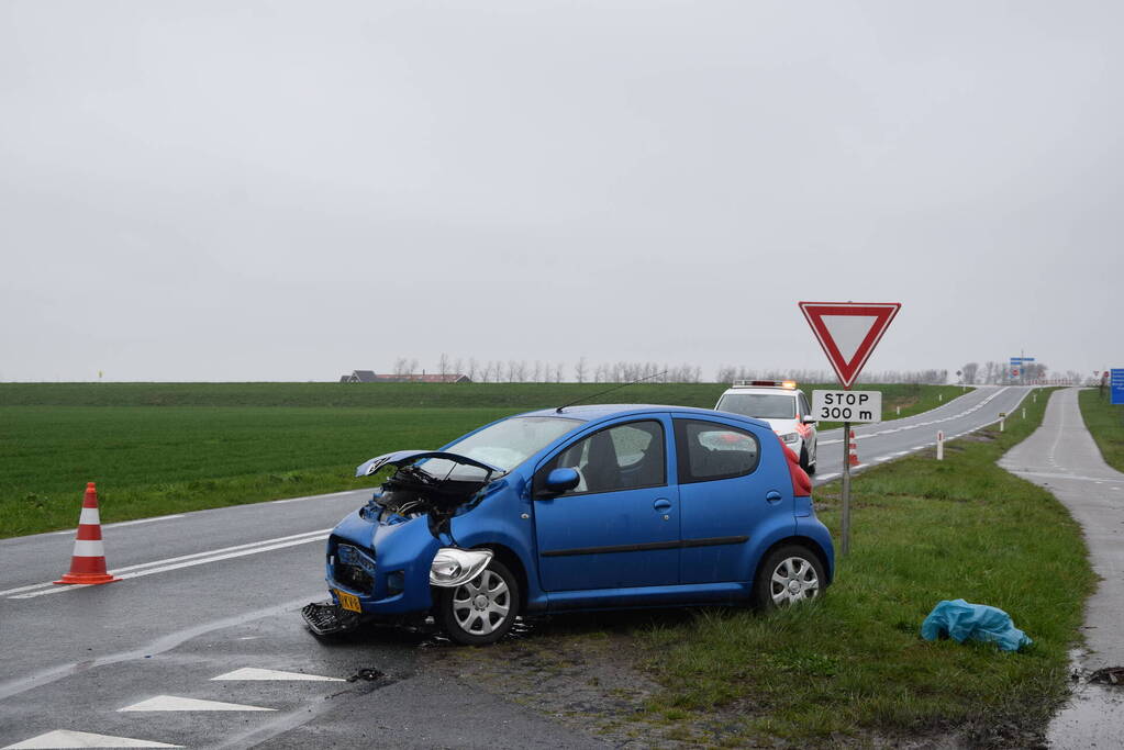 Gewonden bij flinke botsing op kruising