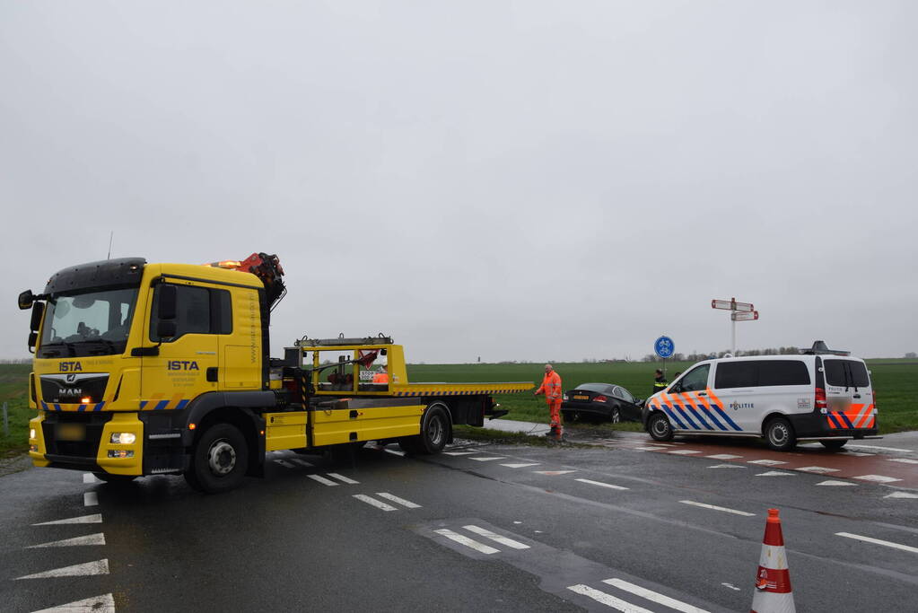 Gewonden bij flinke botsing op kruising