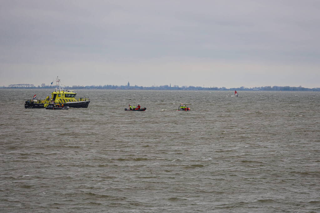 Twee personen te water geraakt IJmeer