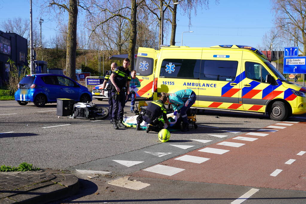 Scooterrijder gewond bij botsing met automobilist