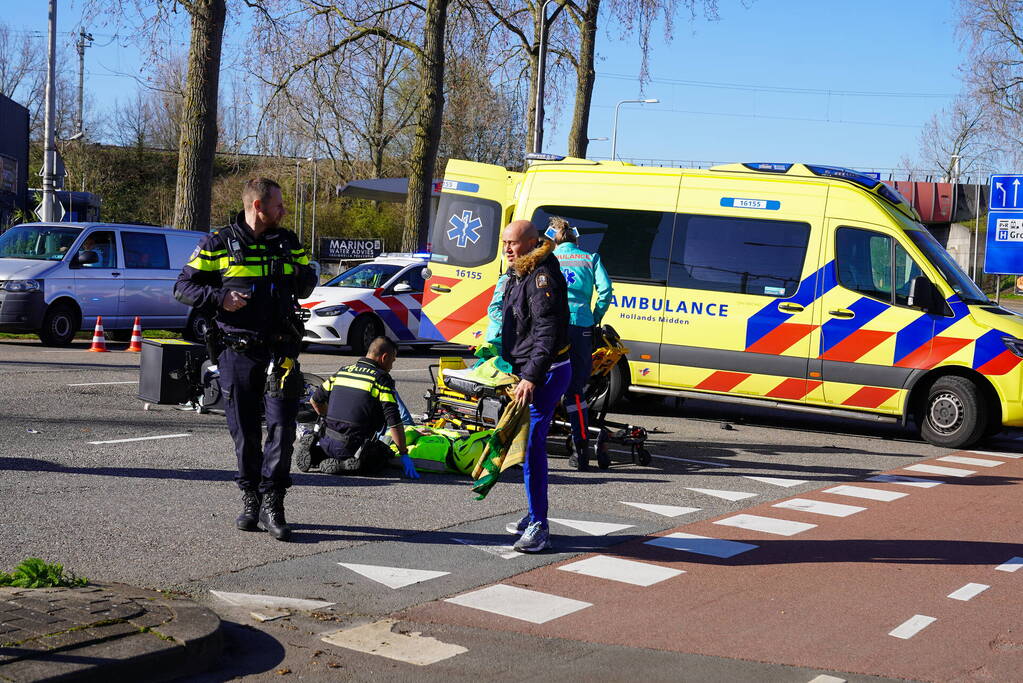 Scooterrijder gewond bij botsing met automobilist