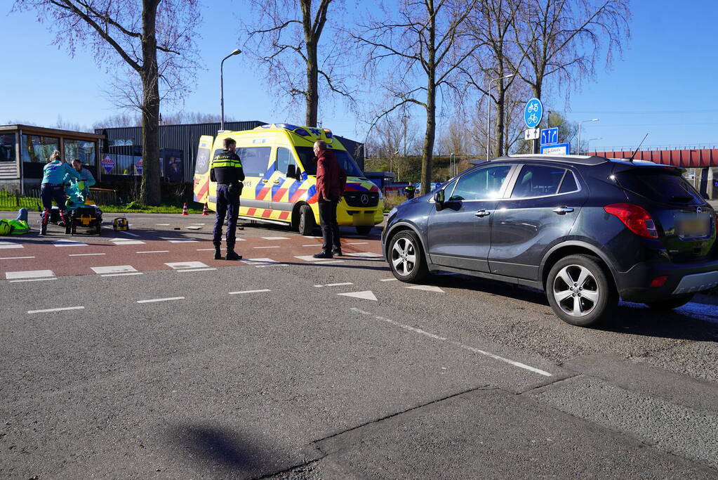 Scooterrijder gewond bij botsing met automobilist