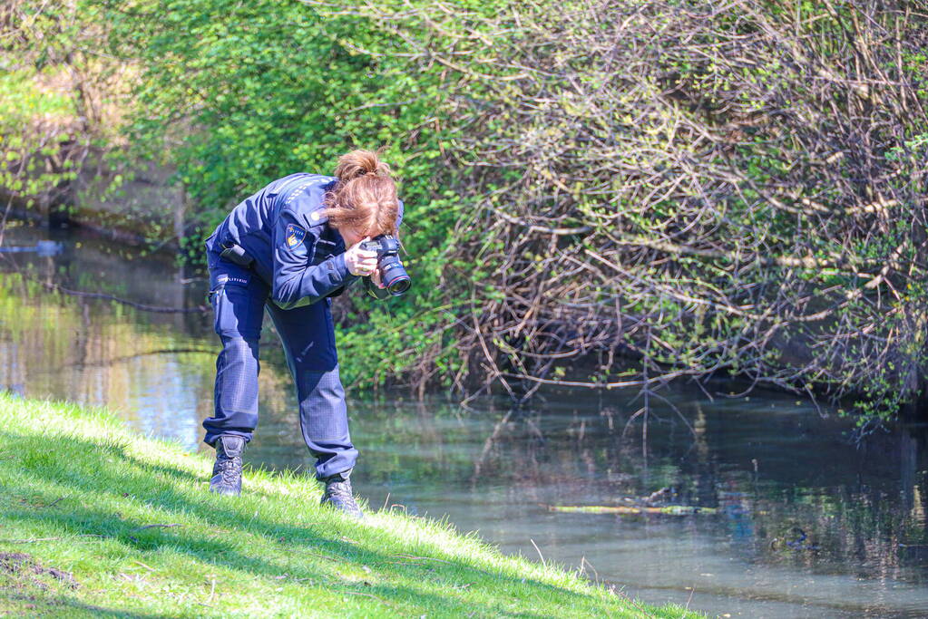 2-jarige jongen overleden na val in water