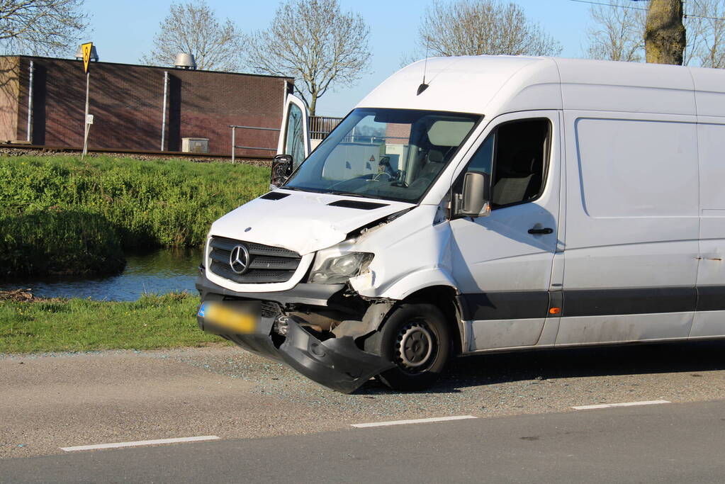 Veel schade na aanrijding