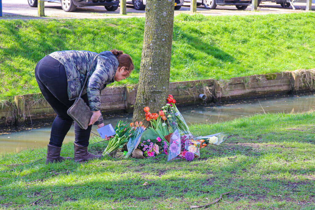 Eerste bloemen voor overleden 2-jarige jongen