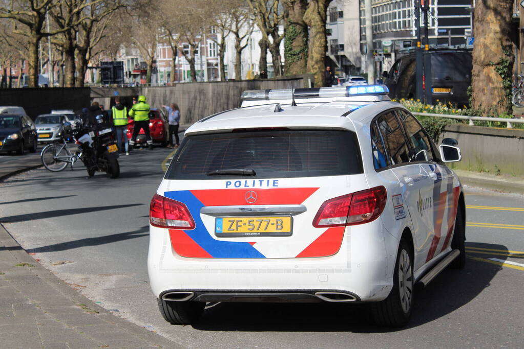 Motorrijder gewond bij botsing met auto