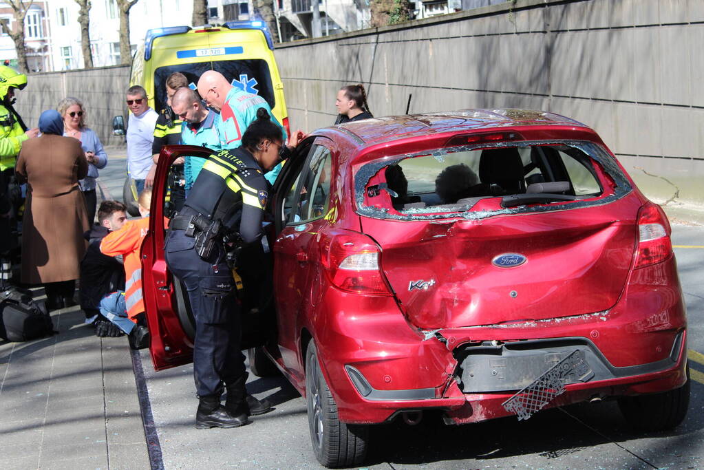 Motorrijder gewond bij botsing met auto