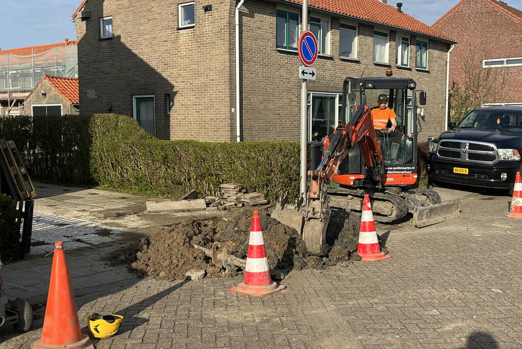 Straat zonder water na breuk in hoofdleiding