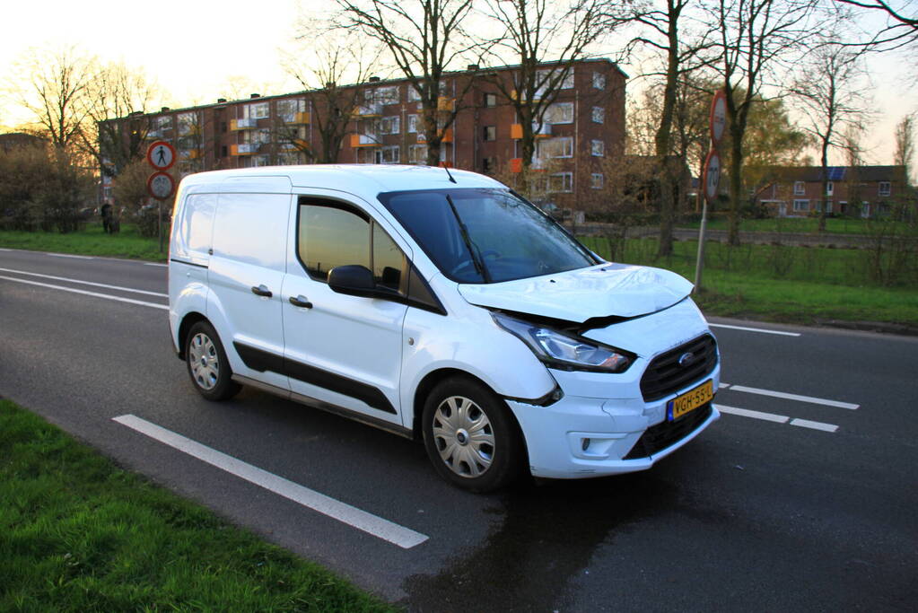 Rijbaan afgesloten na kop-staart botsing