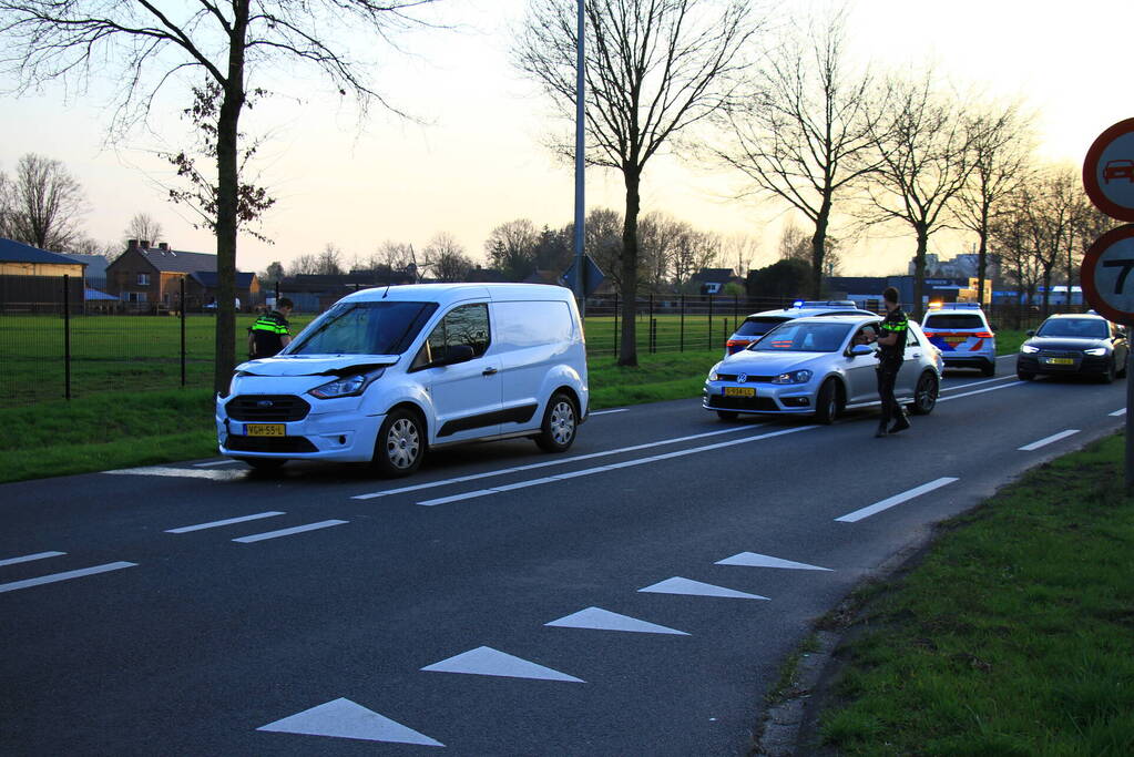 Rijbaan afgesloten na kop-staart botsing