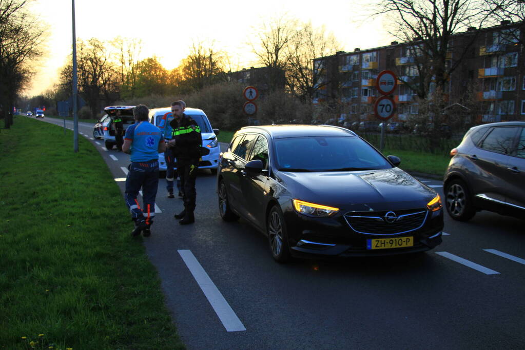 Rijbaan afgesloten na kop-staart botsing