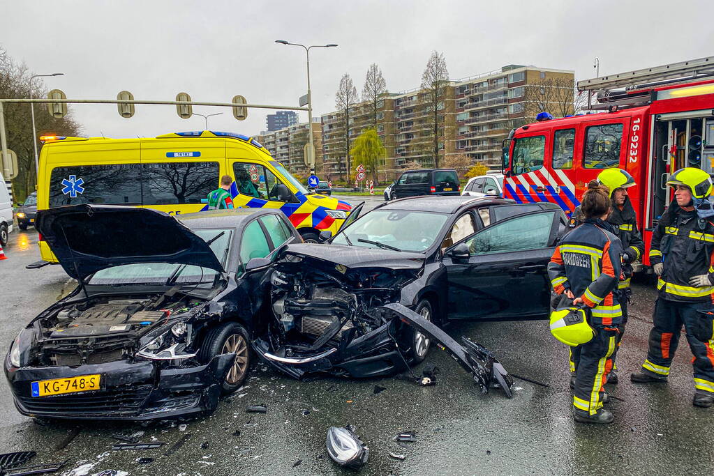 Veel schade bij ongeval op kruising