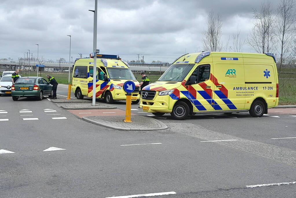 Scooterrijder komt in botsing met vuilniswagen