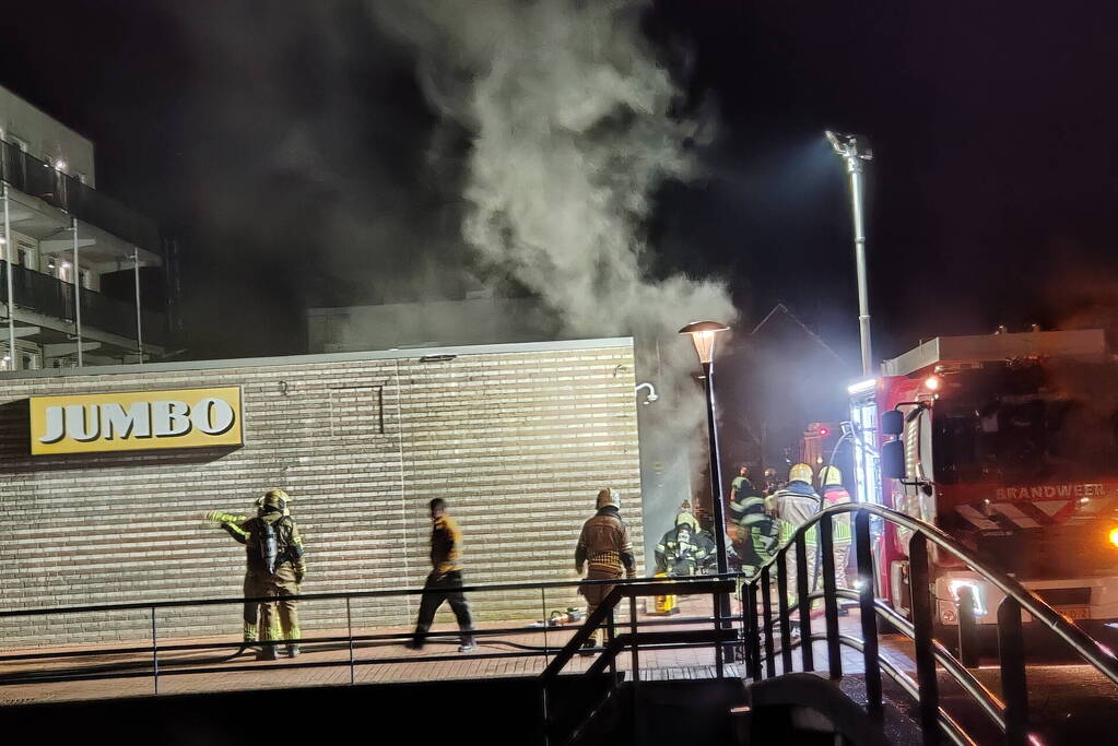 Grote brand bij Jumbo supermarkt