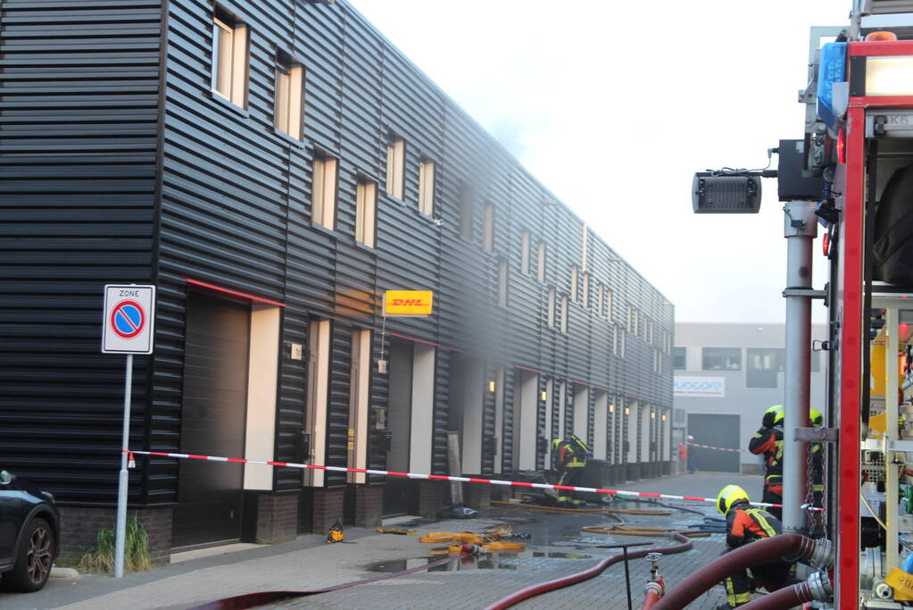 Hevige brand in bedrijfsverzamelgebouw