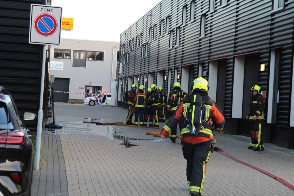 Hevige brand in bedrijfsverzamelgebouw