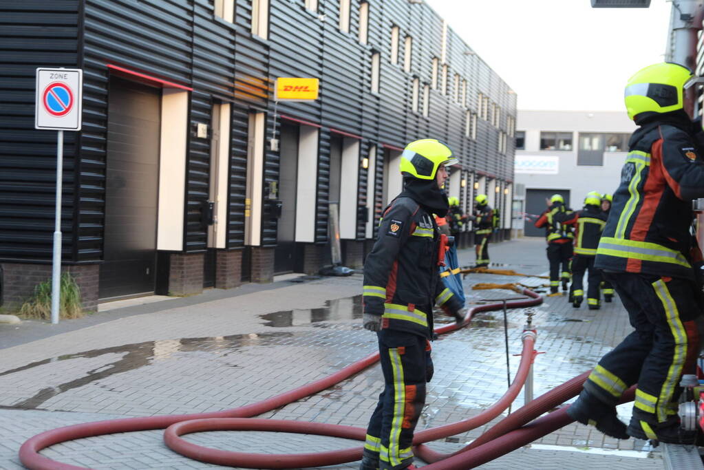 Hevige brand in bedrijfsverzamelgebouw