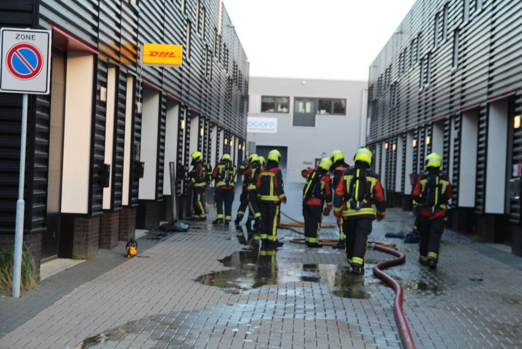 Hevige brand in bedrijfsverzamelgebouw