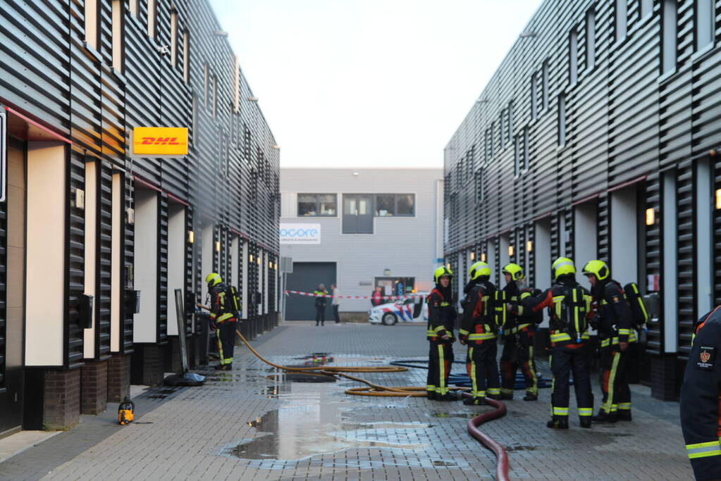 Hevige brand in bedrijfsverzamelgebouw