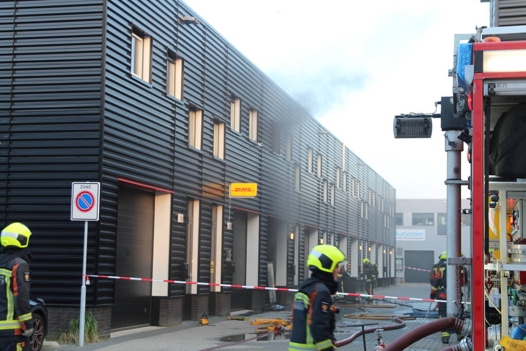 Hevige brand in bedrijfsverzamelgebouw