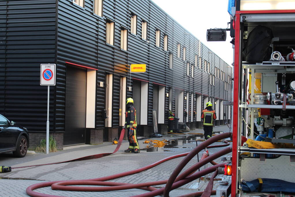 Hevige brand in bedrijfsverzamelgebouw