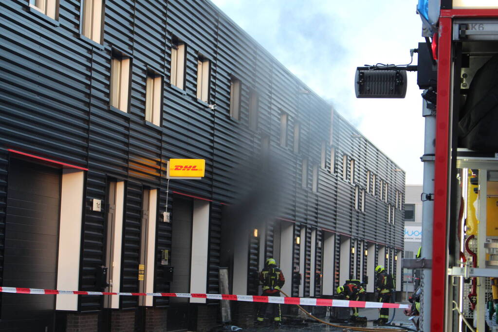 Hevige brand in bedrijfsverzamelgebouw