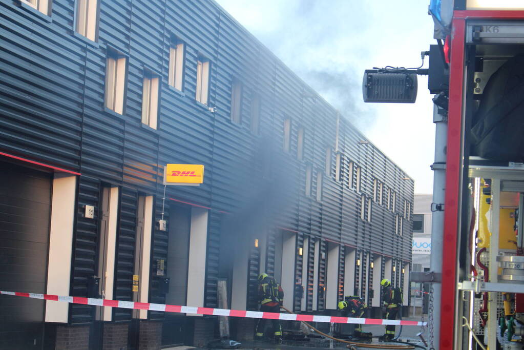 Hevige brand in bedrijfsverzamelgebouw