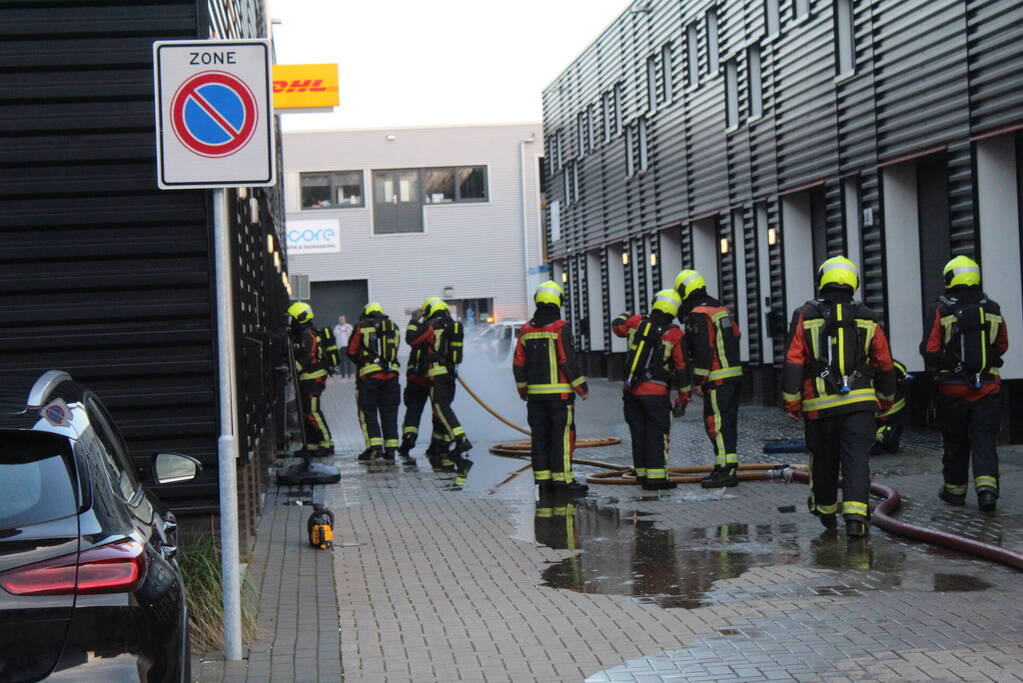 Hevige brand in bedrijfsverzamelgebouw