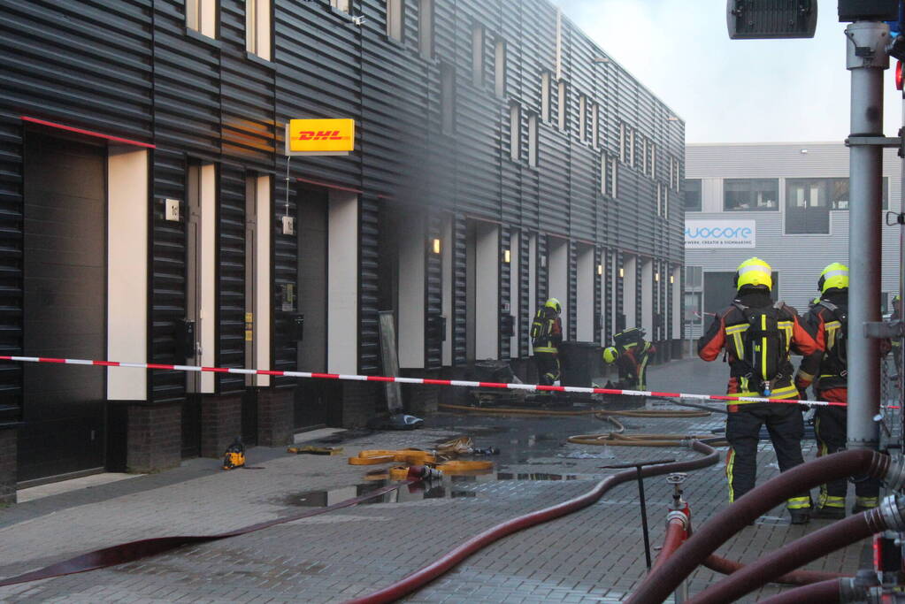 Hevige brand in bedrijfsverzamelgebouw