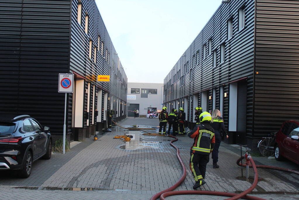 Hevige brand in bedrijfsverzamelgebouw