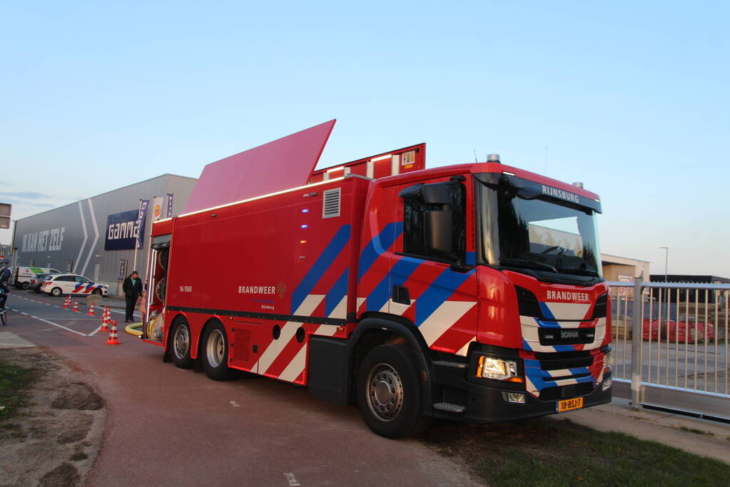 Hevige brand in bedrijfsverzamelgebouw