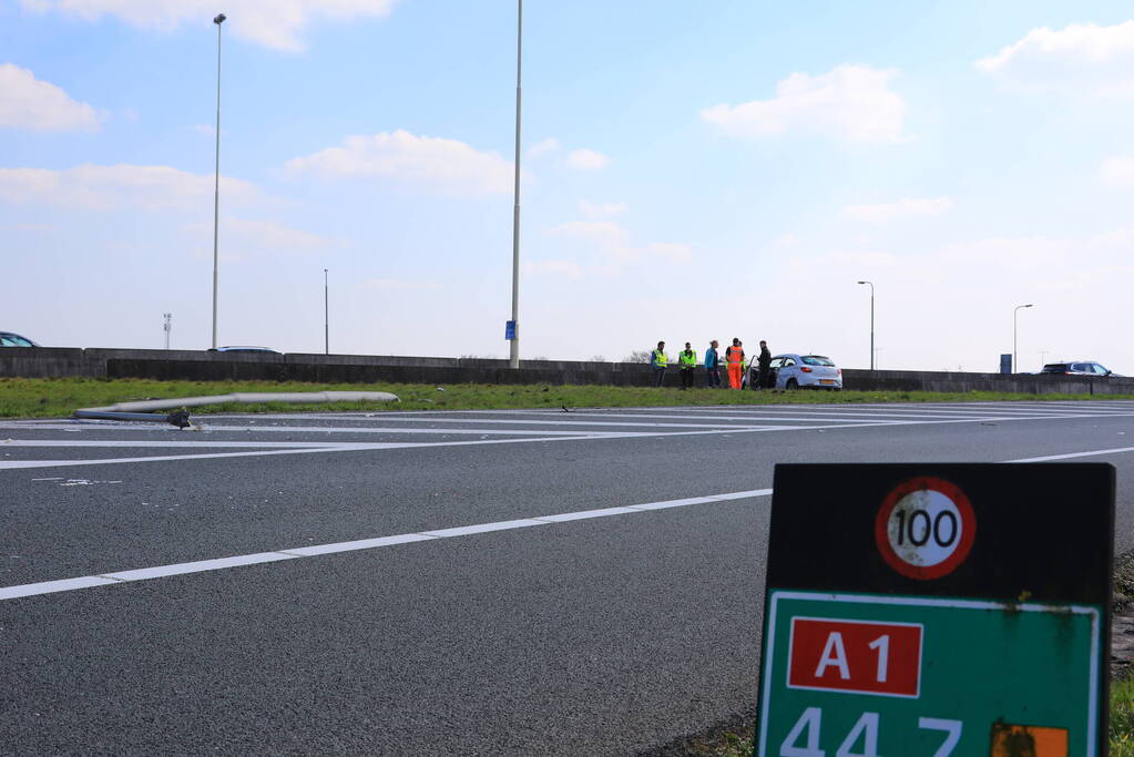 Beveiliger slaat met auto over de kop