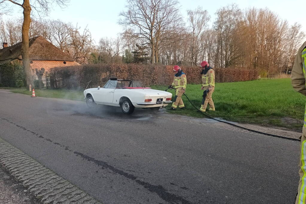 Rookontwikkeling door vastgelopen remmen bij old timer