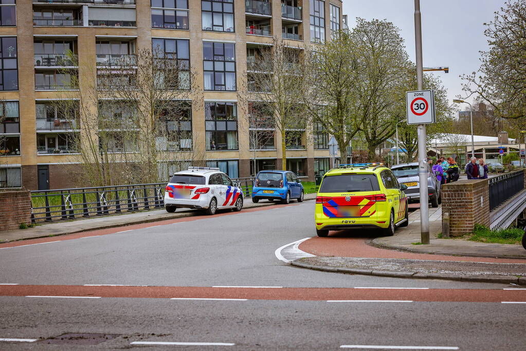 Automobilist botst op afslaande lesauto