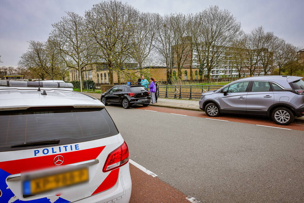 Automobilist botst op afslaande lesauto