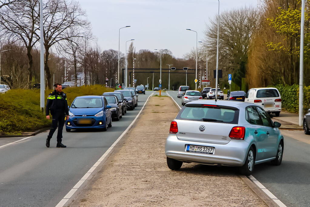 Veel schade na invoegen bij tankstation