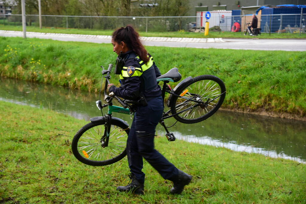 Fiets aangetroffen langs waterkant