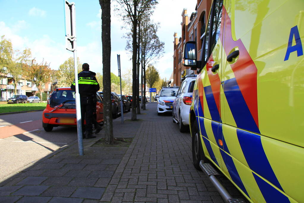 Man op fiets gewond bij botsing met auto