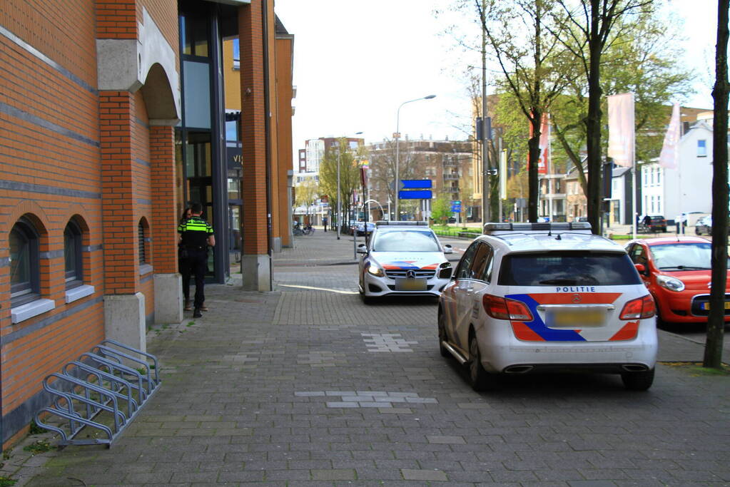 Man op fiets gewond bij botsing met auto