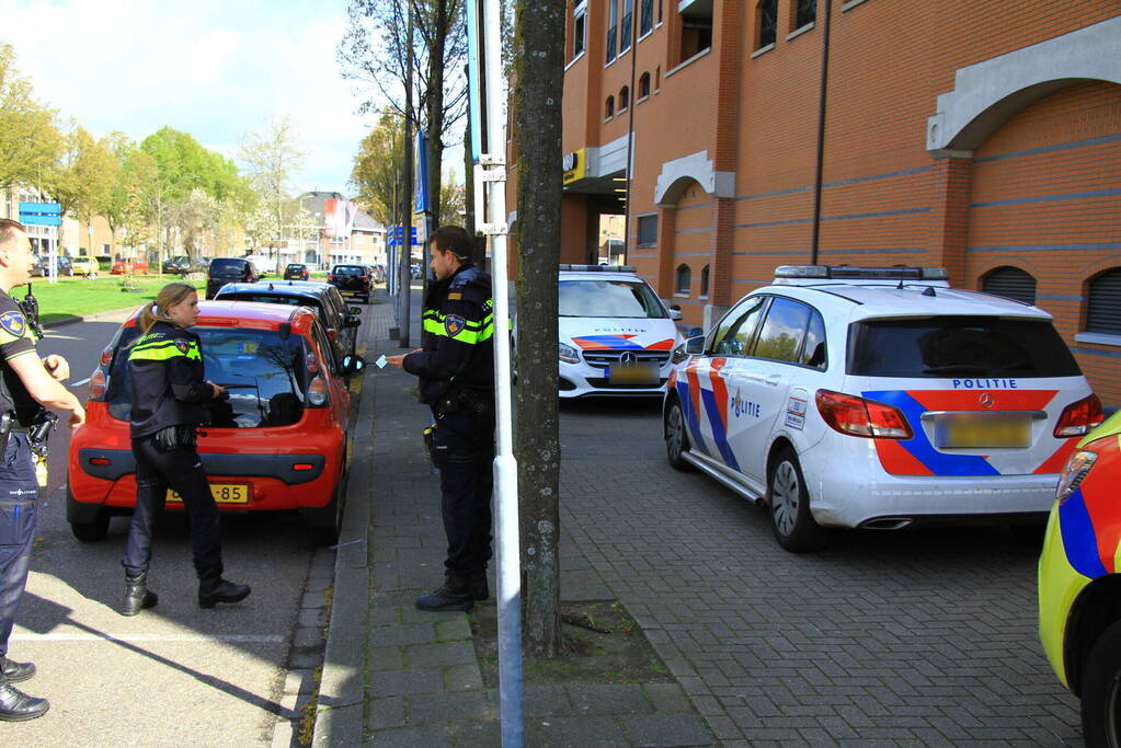 Man op fiets gewond bij botsing met auto