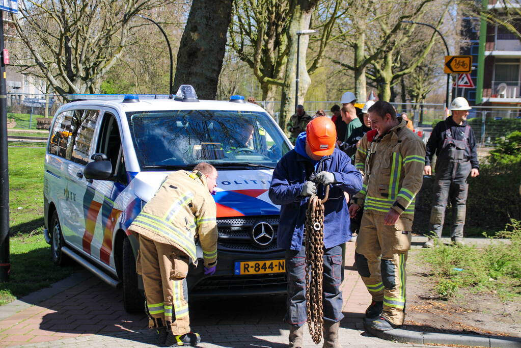 Graafmachine schiet politie te hulp