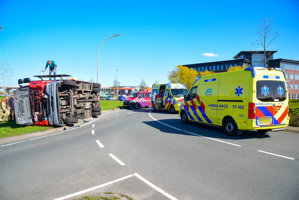 Brandweervoertuig op de zijkant tijdens spoedrit