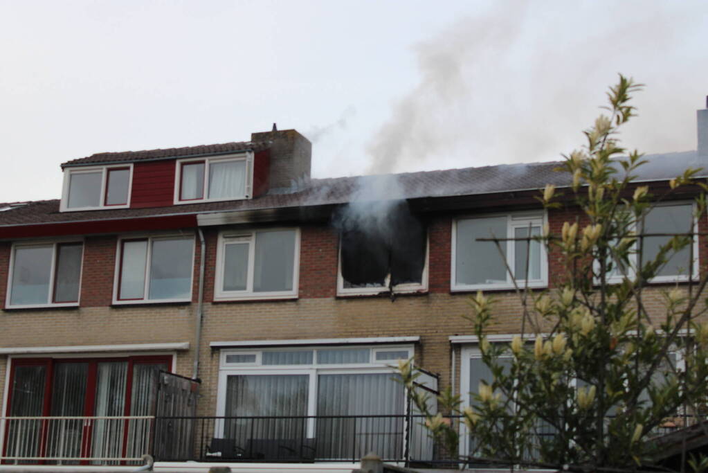 Veel rookontwikkeling bij uitslaande zolderbrand