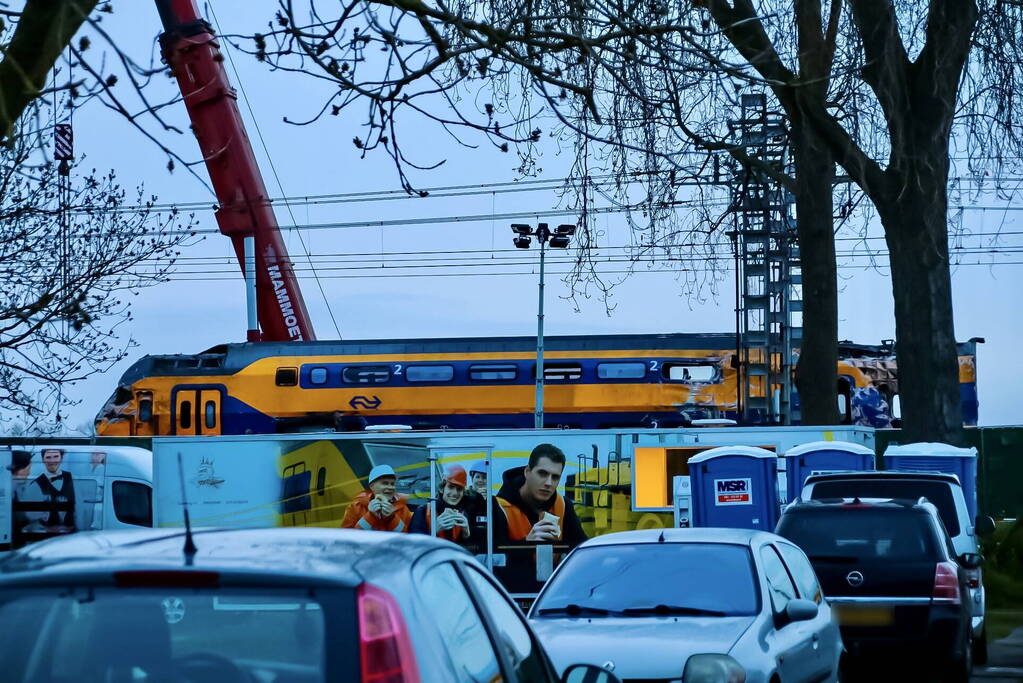 Bedrijven druk bezig berging treinstellen