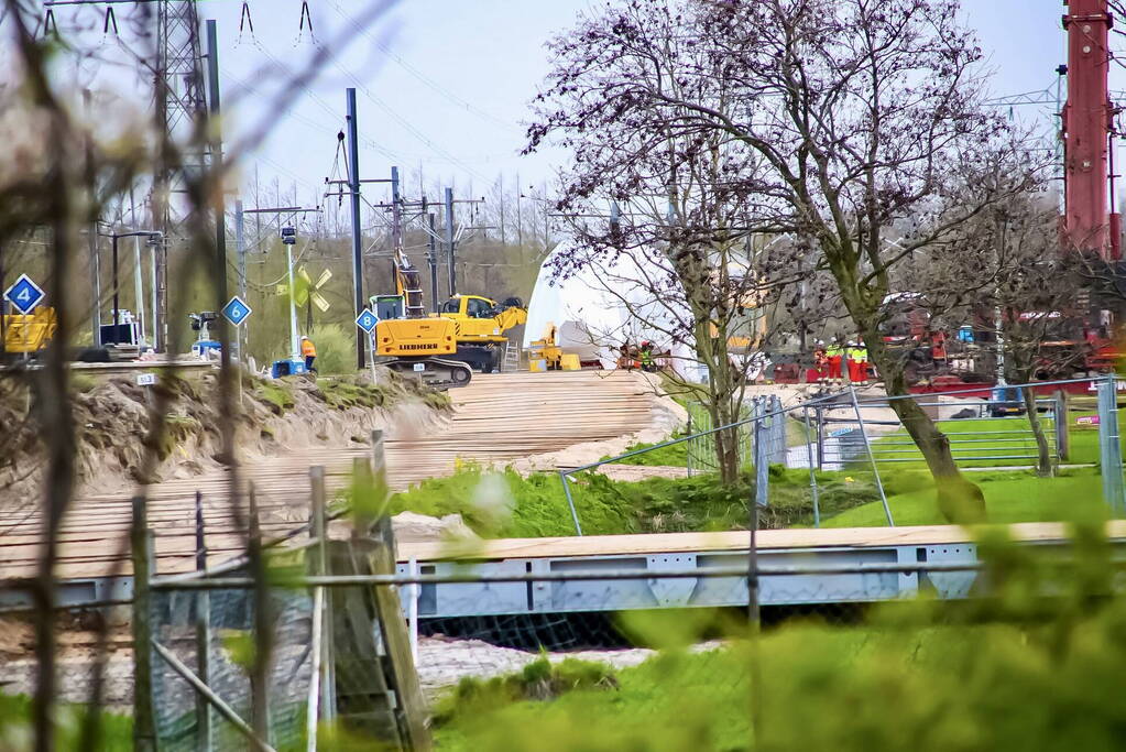 Bedrijven druk bezig berging treinstellen