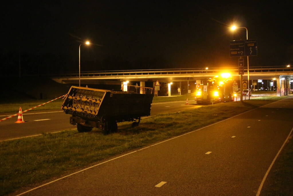 Gestrande aanhanger van tractor moeilijk te bergen